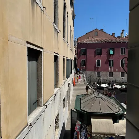 Zulian V 招待所 3*