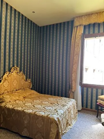 Zulian V Pensionat 3*